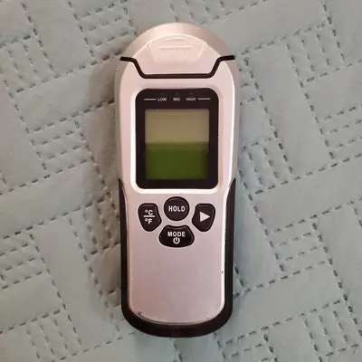 Pin-Type Digital Wood Moisture Meter photo 1