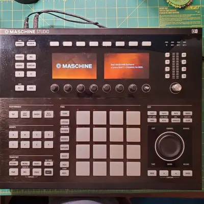 Native Instruments Maschine Studio Controller photo 2