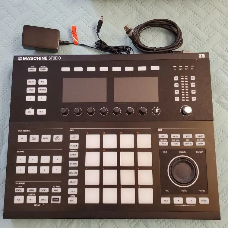 Native Instruments Maschine Studio Controller