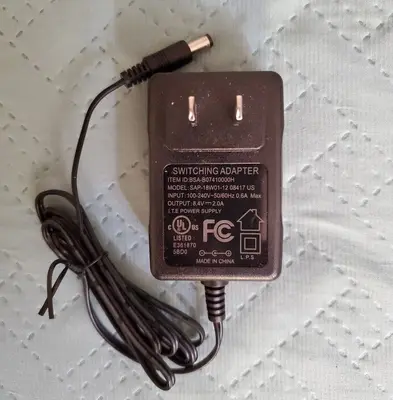 AC/DC 8.4V 2A Wall Charger for 18650 Batteries