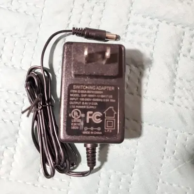 8.4V 2A AC/DC Charger for Canon BP-911K and CA-550K