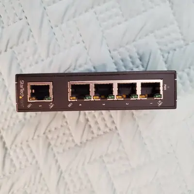 StarTech 5-Port Unmanaged Industrial Ethernet Switch, DIN Rail photo 3
