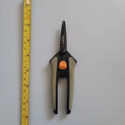 Fiskars Non-Stick Softgrip Micro-Tip Pruning Snip