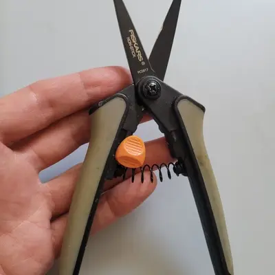 Fiskars Non-Stick Softgrip Micro-Tip Pruning Snip photo 2