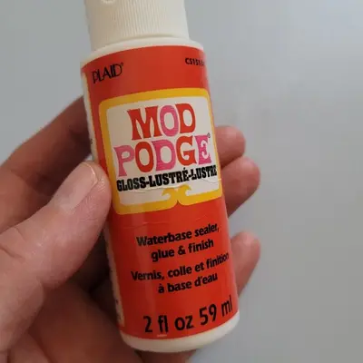 Mod Podge Gloss Water-Based Sealer and Decoupage Finish, 2 oz