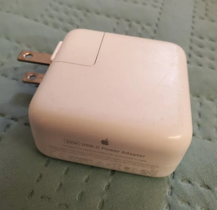 Original Apple 30W USB-C Power Adapter A1882