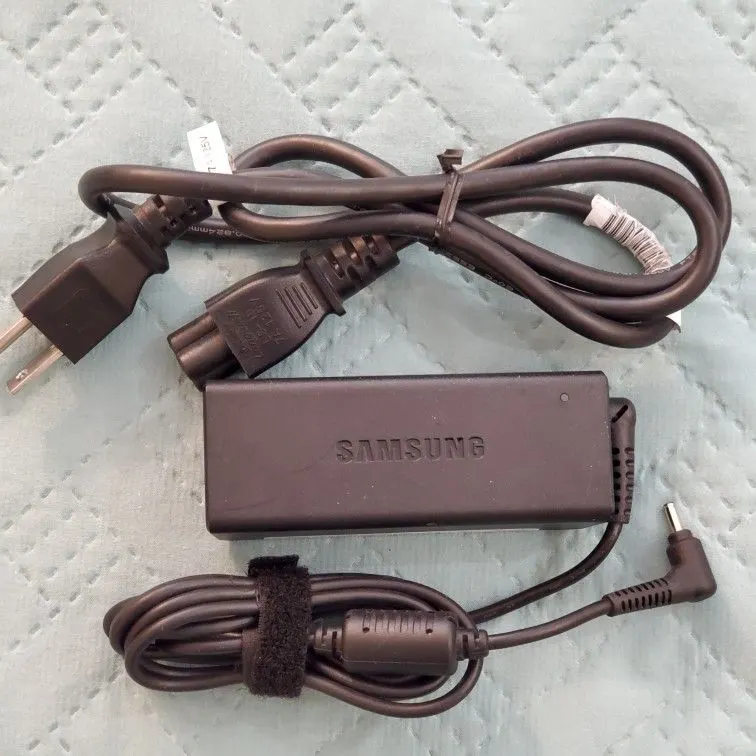 Genuine Samsung A13-040N2A 19V 2.1A 40W AC Adapter