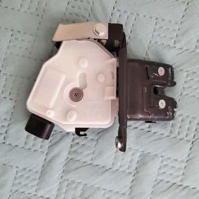OEM Toyota Prius Prime Rear Trunk Latch Lock Unit 69350-47060 photo 2