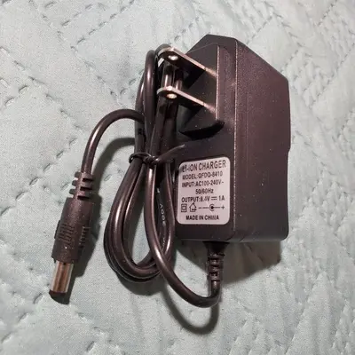 8.4V 1A Li-Ion Battery Pack Charger for 2-Cell 7.2V Packs photo 3