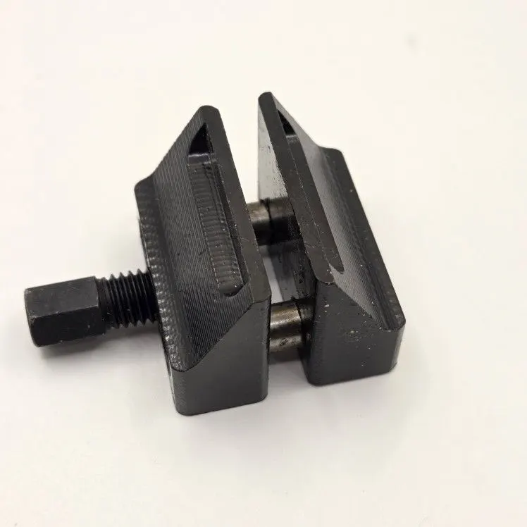 Strut Spreader Tool for Suspension Struts and Steering Knuckles