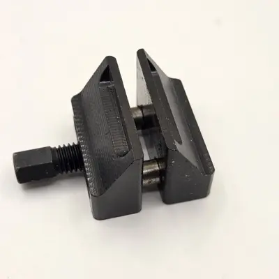Strut Spreader Tool for Suspension Struts and Steering Knuckles