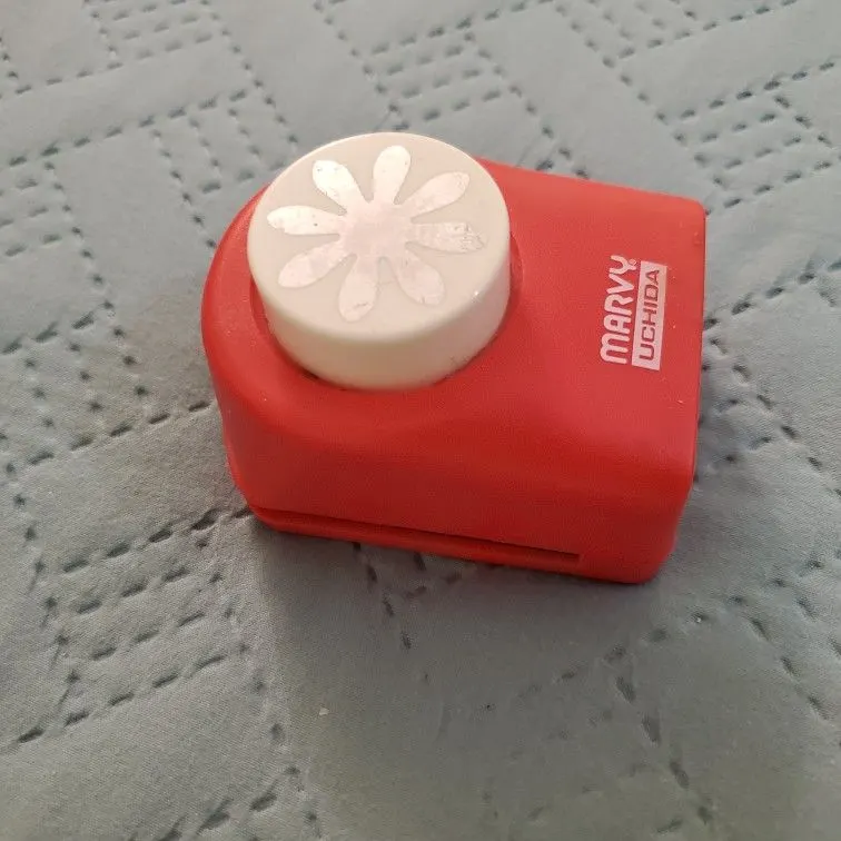 Marvy Uchida 1" Daisy Flower Paper Punch