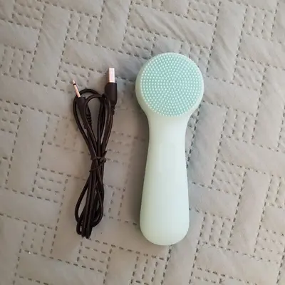 Electric Silicone Facial Cleansing Brush, Waterproof and Heated