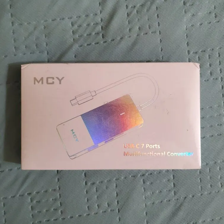 MCY 7-in-1 USB-C Hub: 4K HDMI, 3 USB 3.0, Card Reader