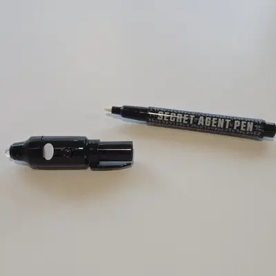 Spy Pen with Invisible Ink and Blacklight photo 3