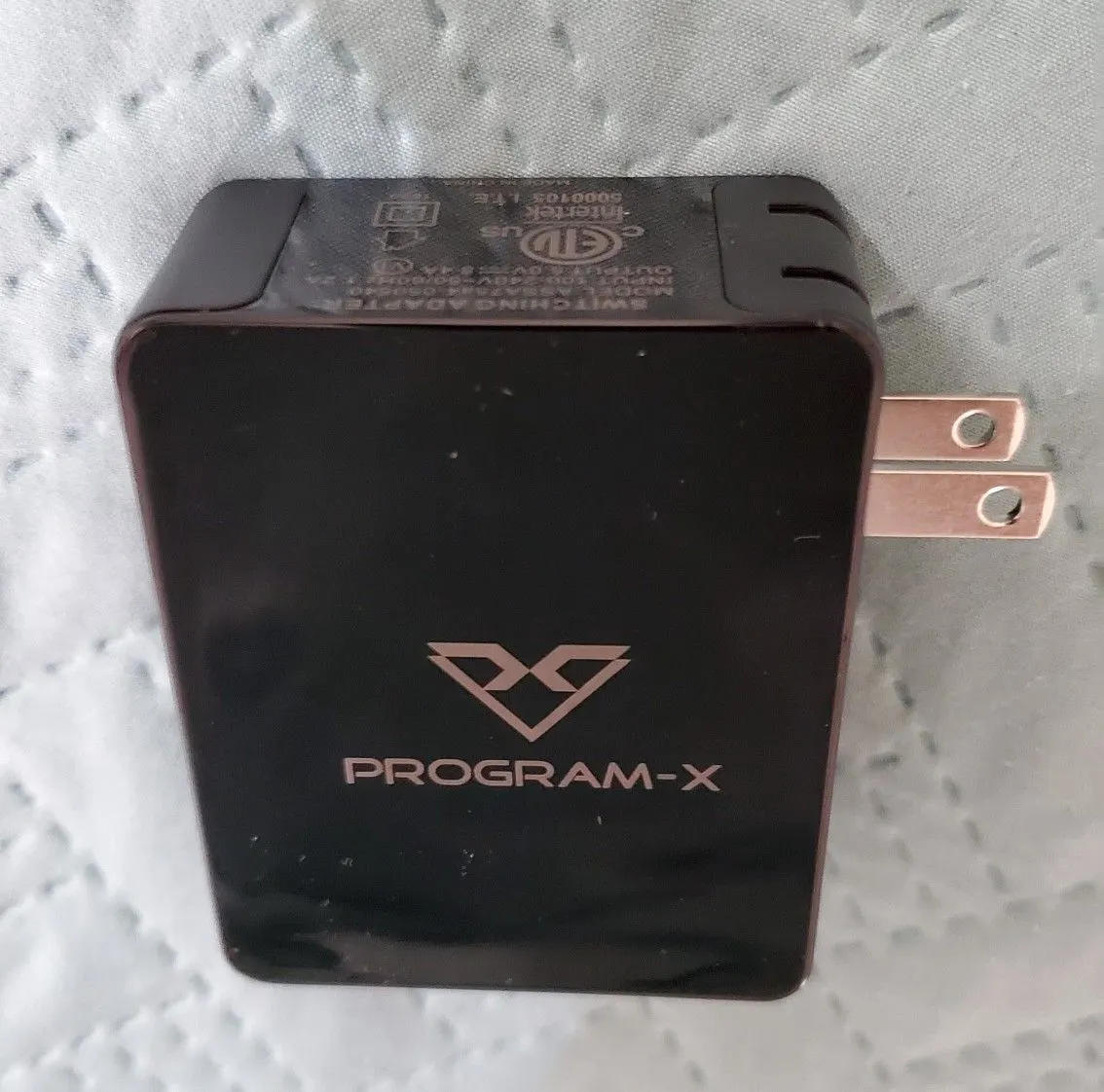 5.4A 4-Port USB Wall Charger with Foldable Plug and SmartID