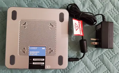 Linksys RTP300 Broadband Router with 2 Phone Ports and 4-Port Switch photo 3