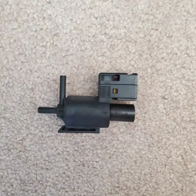 EGR Vacuum Solenoid Switch Valve K5T49090 for Mazda 626, MX-6, Protege, RX-8