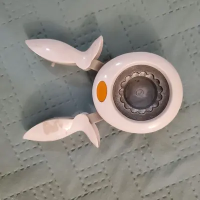 Fiskars X-Large Squeeze Punch, Seal of Approval