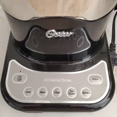 Oster Pre-Programmed Blender, 7-Cup Glass Jar, All-Metal Drive photo 2