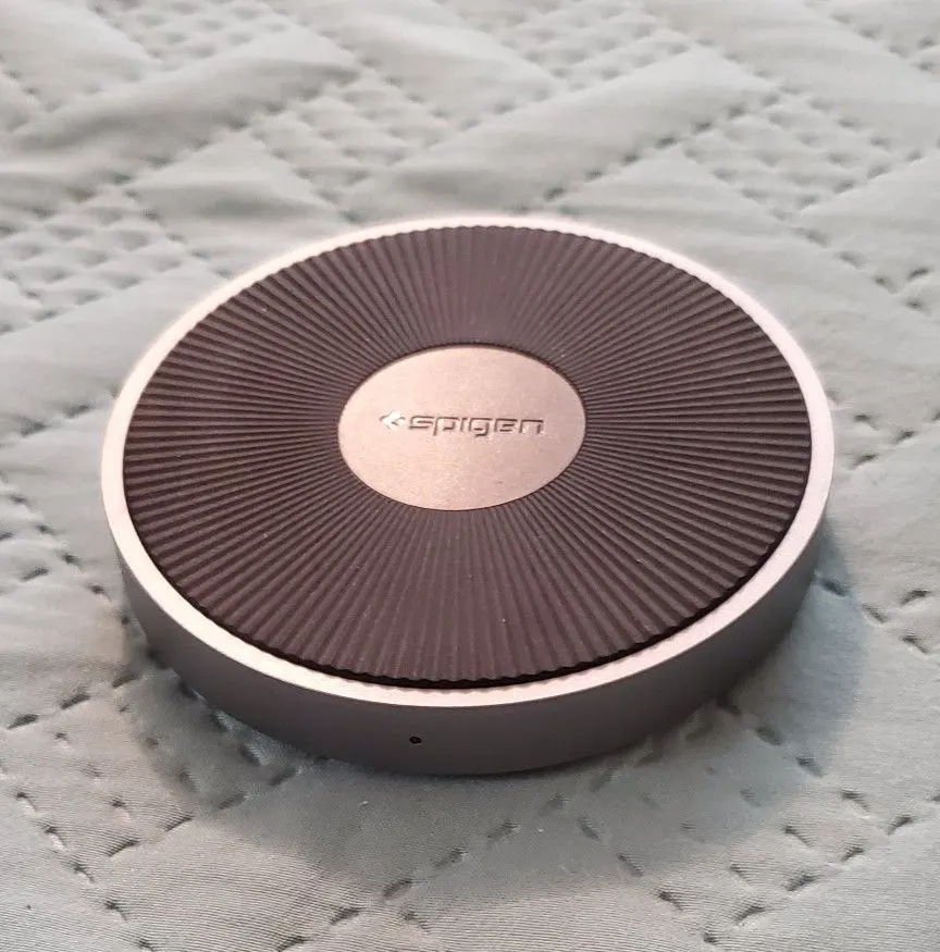 Spigen Essential F306W 15W Qi Wireless Fast Charging Pad