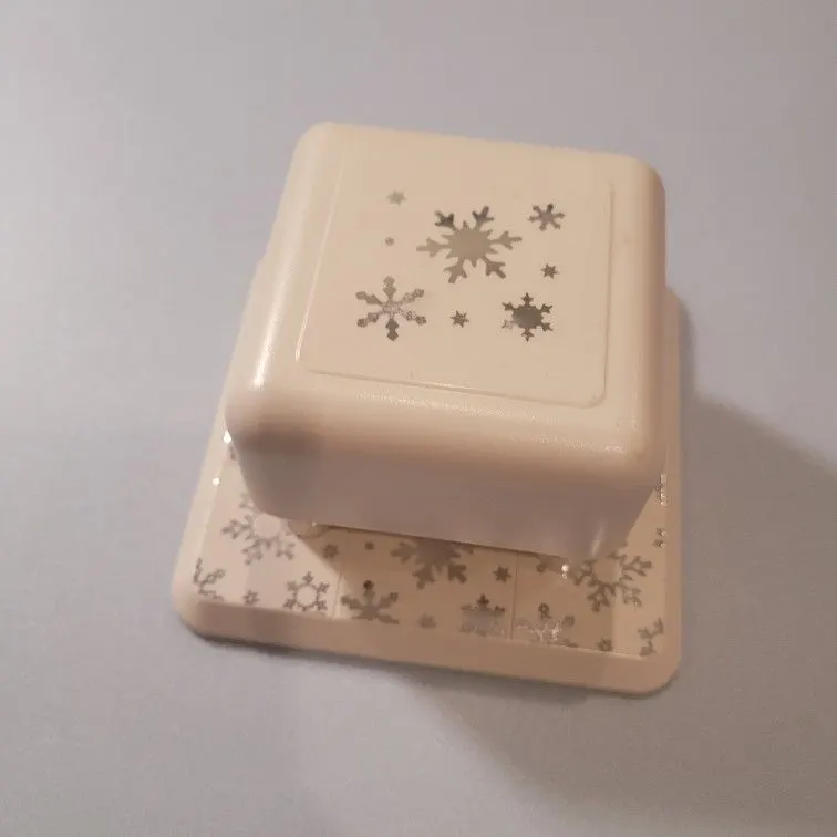 Martha Stewart Magnetic All Over the Page Craft Punch, Snowflakes