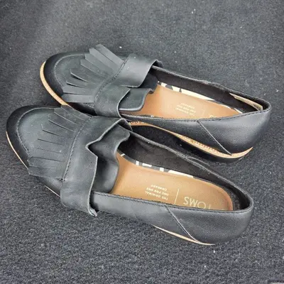 TOMS Mallory Loafers, Black Leather with Fringe, Size 8
