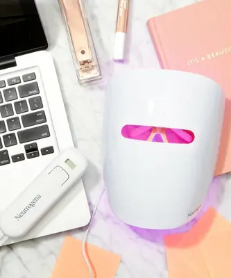 Red and Blue Light Therapy Acne Mask photo 6