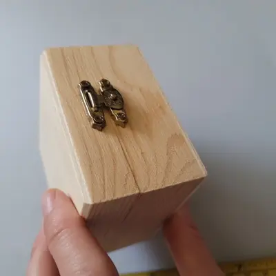 Small Wooden Storage Box with 15 Decorative Keys photo 4