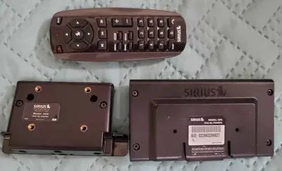 SIRIUS Sportster 5 Satellite Radio Receiver with Dock and Remote photo 4