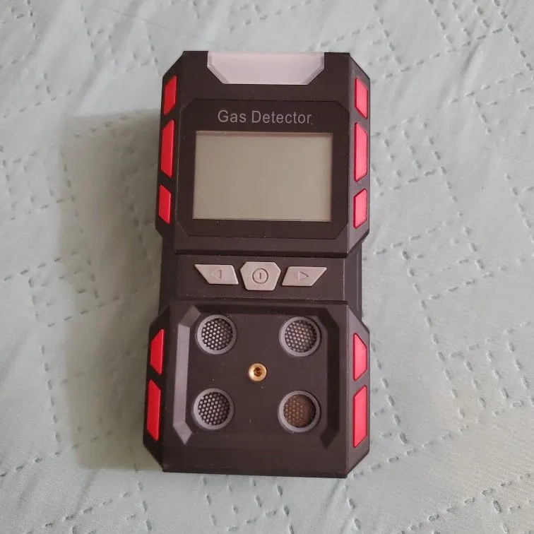 4-Gas Monitor and Multi-Gas Detector with Sound, Light and Vibration Alarm