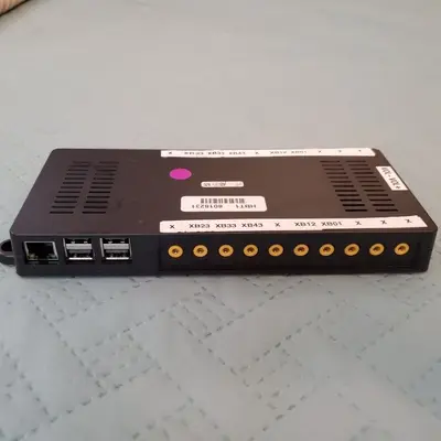 HBT1 Retail SRE Display Audio Server with Mounting Holes photo 2