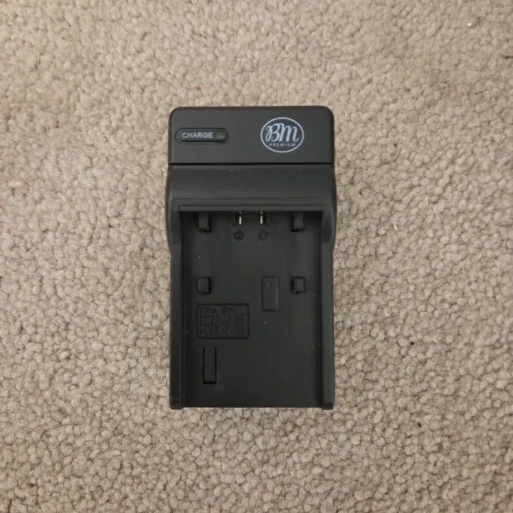 Battery Charger for Sony NP-FP50, NP-FH50 and NP-FV50 InfoLITHIUM