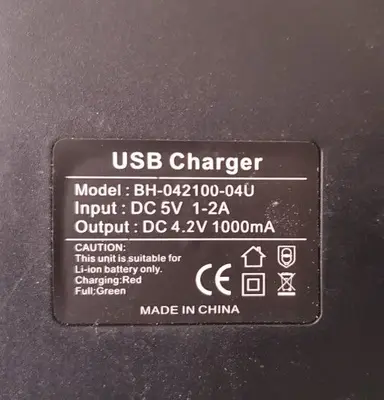 4-Slot Li-Ion Battery Charger photo 2