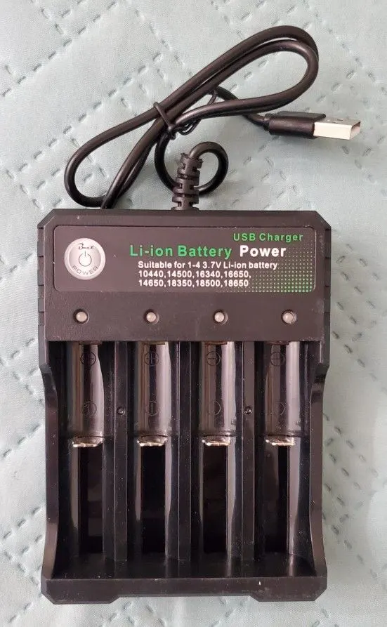 4-Slot Li-Ion Battery Charger