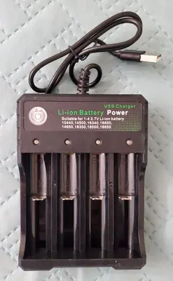4-Slot Li-Ion Battery Charger