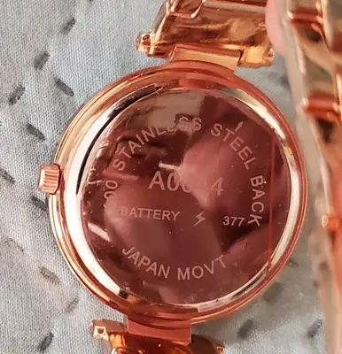 Gold Watch with Japan Movement and Metal Bezel photo 2