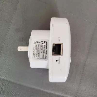 Super Boost Wireless-N AC300 Wi-Fi Repeater Extender photo 2