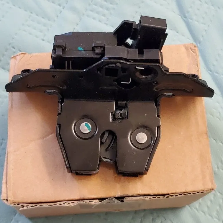GM Genuine 13515944 Liftgate Latch (Trunk Latch)