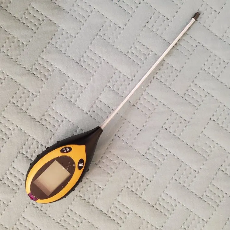 4-in-1 Digital Soil pH, Moisture, Sunlight and Temperature Meter