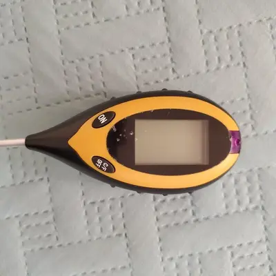 4-in-1 Digital Soil pH, Moisture, Sunlight and Temperature Meter photo 2