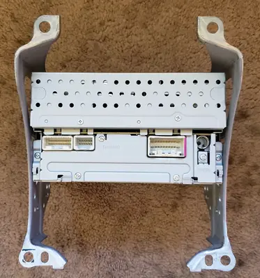 Toyota Prius JBL Radio CD Changer (2005) photo 3