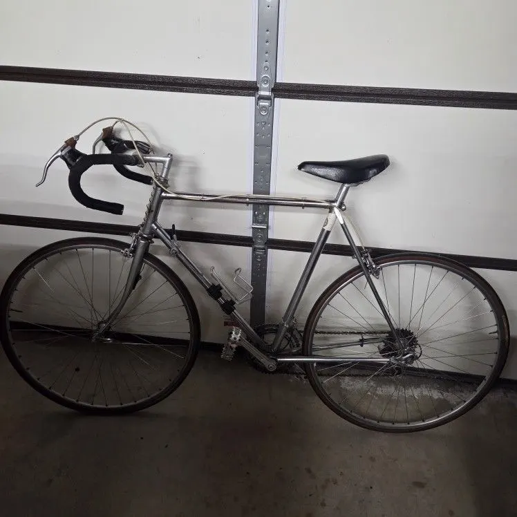 Vintage Fuji Road Bike, Made in Japan, Campagnolo Upgrades, 53.5 cm
