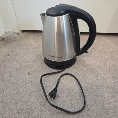 Hamilton Beach 1.7L Electric Kettle photo 1