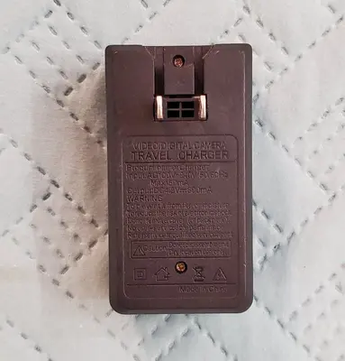 Travel Charger for Camcorder and Camera Batteries, 4.2V 800mA photo 2