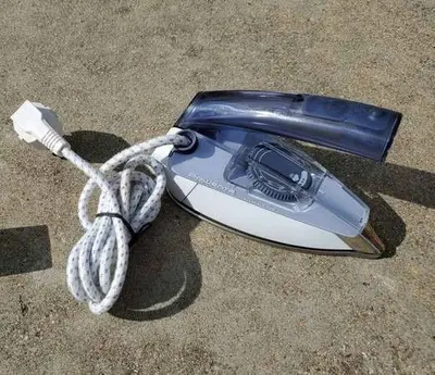 Rowenta DA1560 Travel-Ready 1000W Compact Steam Iron photo 2