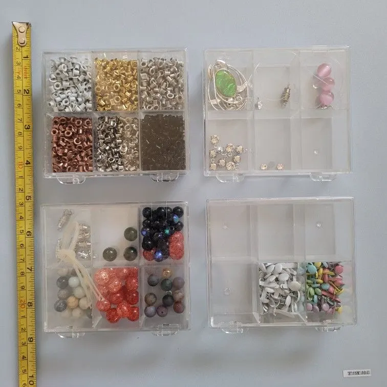 Beadsmith Beads and Swarovski Pendants Craft Kit with Boxes