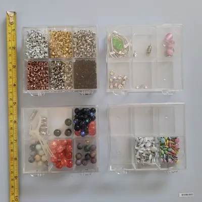 Beadsmith Beads and Swarovski Pendants Craft Kit with Boxes