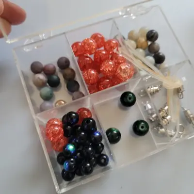 Beadsmith Beads and Swarovski Pendants Craft Kit with Boxes photo 4