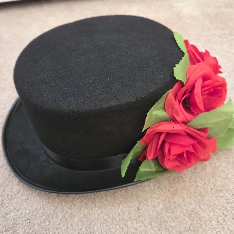 Black Top Hat with Detachable Red Roses, Size 7 (56 cm)
